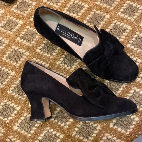 Vintage Kenneth Cole Suede Pumps - Picture 2 of 3